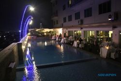 Hotel Solo Ini Tawarkan Dinner Romantis Berlatar Solo Malam Hari dari Lantai VI