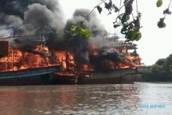 KEBAKARAN PATI : 14 Kapal Terbakar di Juwana, Termasuk Milik Wakil Bupati Terpilih