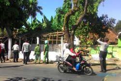 42 Lapak PKL di Jl. Monginsidi Solo Dibongkar