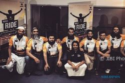 KISAH INSPIRATIF : Kendarai Sepeda, 8 Pria Inggris Berhaji Sambil Galang Dana Bagi Suriah