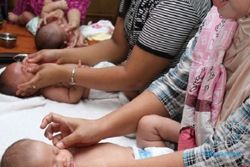 PLN Kudus Bekali Ibu Rumah Tangga Keahlian Pijat Bayi