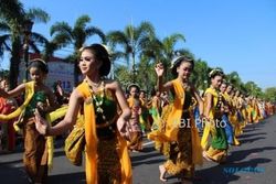 HUT KLATEN : Suara "Klunthing" di Tengah Musik Pengiring Gambyong Kolosal