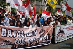DEMO SEMARANG : Tolak Full Day School, Massa KMPP Berunjuk Rasa di Jl. Pahlawan