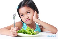 TIPS PARENTING : Begini Cara Membujuk Anak Mau Makan Sayur