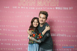 INSTAGRAM ARTIS: Sheryl Pamer Foto Dipeluk John Mayer, Warganet: Menang Banyak Tuh