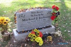 Makam Michael Jackson Ternyata Kosong