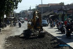 INFRASTRUKTUR SOLO: Perbaikan Jl. Kol. Sutarto Solo Dianggarkan Rp1,9 Miliar