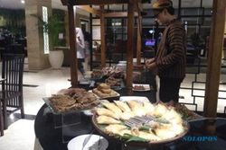 KULINER SOLORAYA : Nasi Bungkus Khas Angkringan Bisa Disantap di Hotel Ini