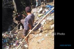 KEBERSIHAN SEMARANG : Bersihkan Sungai, Warga Ambarawa Dapati Sampah Satu Truk