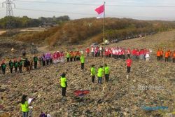 Lahan untuk Konstruksi PLTS Putri Cempo Solo Tertutup Sampah
