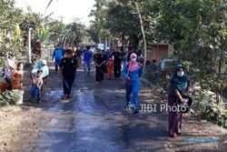 INFRASTRUKTUR SRAGEN : Jalan Gondang-Jambeyan Berdebu, Kesehatan Warga Gamping Terganggu