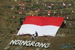 1.516 Merah Putih Berkibar di Lembah Ngingrong