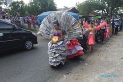HUT RI : Dilewati Karnaval Sragen, Jl Solo-Purwodadi Padat Merayap