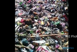 KEBERSIHAN SEMARANG : Dikeruk, Sampah di Selokan Panggung Kidul Bikin Kaget