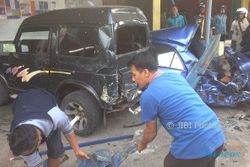 KECELAKAAN GUNUNGKIDUL : Sopir Ngantuk Truk Tabrak Dua Mobil Hingga Ringsek