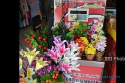 INFRASTRUKTUR SEMARANG : Duh, Timbangan Milik Pemkot di Pasar Sampangan Jadi Lapak Bunga