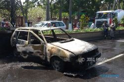 Selesai Dilas, Mobil Fiat Ludes Terbakar di Madiun
