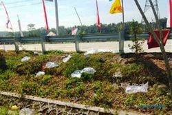 KEBERSIHAN SALATIGA : Rampung Festival, Sampah Berserakan di Gerbang Tol Salatiga