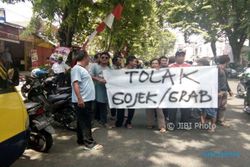 TRANSPORTASI SEMARANG : Pelanggan Pindah Ojek Online, Sopir Angkot di Semarang Demo