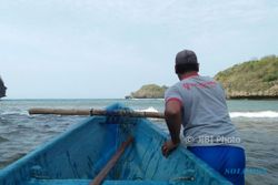 Gelombang di Pantai Pacitan Capai 4 Meter, Nelayan Berhenti Melaut