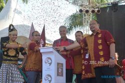 HUT JATENG : Buka Pesta Rakyat Jateng, Ganjar Bagikan 10.000 KJS