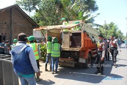 TOL SOLO-SEMARANG : 2 Ekskavator dan 1 Bulldozer Dikerahkan saat Pembebasan Lahan di Kiringan Boyolali