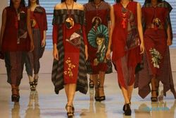 Desainer Solo Angkat Kemewahan Lukis Jepang dalam Kain Etnik Nusantara