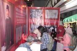 Ratusan Pengunjung Datangi Stan Bung Karno di Pameran Museum UNS Solo