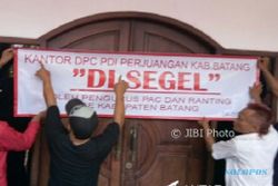 DEMO BATANG : Kantor DPC PDIP Batang Disegel Kader