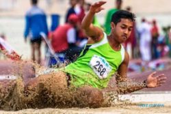FOTO POPNAS 2017 : Dramatisnya Lompat Jauh Pelajar di Kendal