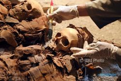 PENEMUAN BARU : Arkeolog Mesir Temukan Mumi Ahli Emas di Luxor