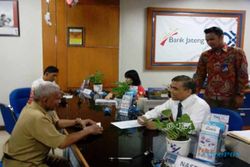 HARI PELANGGAN NASIONAL : Goyang Maumere Sambut Nasabah Bank Jateng