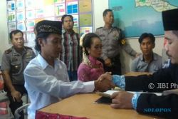 KISAH UNIK : Tahanan Kasus Pencurian Menikah di Kantor Polisi Semarang