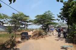 INFRASTRUKTUR KARANGANYAR : Jembatan Jungke-Lalung Diperbaiki, Kendaraan Terpaksa lewat Sawah
