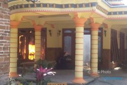 KEBAKARAN PONOROGO : Rumah Milik TKW di Sukorejo Ludes Terbakar, 1 Orang Pingsan
