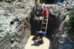 Genangan Air Muncul saat Penggalian Fondasi Gapura Pendapi Gede Balai Kota Solo
