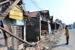 KECELAKAAN KLATEN : Penyandang Tunanetra Tewas Terjepit Ban Truk Gandeng yang Menabrak Rumahnya