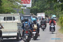 Jl. Ciu Sukoharjo Macet 2 Km karena Jembatan Mojo Solo Ditutup