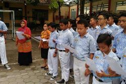 Mulai Besok, Siswa SMPN 16 Solo Wajib Menyanyikan Indonesia Raya 3 Stanza