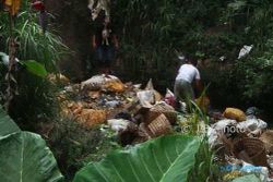 KEBERSIHAN JATENG : Pembuang Sampah Sembarangan di Temanggung Dihukum, Ganjar Bingung