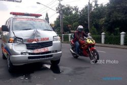 KECELAKAAN SOLO : Gara-Gara Bus Belok Mendadak, 4 Mobil dan 1 Motor Tabrakan Beruntun di Jl. A. Yani