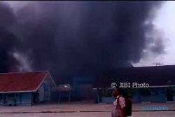 Kebakaran Pabrik Petasan Akhirnya Padam, Ini Detik-Detik Ledakan