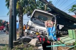 KECELAKAAN KLATEN : Mobil Boks Seruduk Warung Satai, Pengendara Motor Tewas Terseret