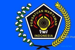 Pengurus PWI Surakarta Periode 2022-2027 Dilantik di Pinggir Bengawan Solo
