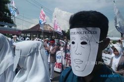 DEMO PONOROGO : 500 Mahasiswa Tuntut Bupati Setujui Proses Merger Akper ke Poltekkes