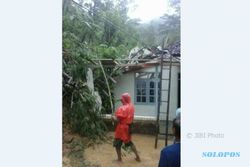 Tanah Longsor Merusak 30 Rumah di Pacitan