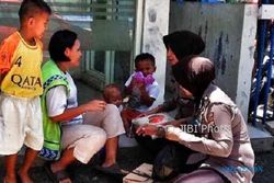 KISAH INSPIRATIF : Jadi Tukang Parkir, Ibu 3 Anak di Semarang Banjir Pujian Karena Ini...