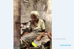 VIRAL MEDSOS : Mbah Sri Ponorogo Tinggal Sendirian di Rumah Terjepit Gang Sempit