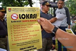 FOTO RAZIA SEMARANG : Aturan Merokok Ditegakkan di Semarang