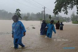 Siklon Cempaka Belum Berakhir, Cuaca Ekstrem Bergeser ke Utara Jateng & Soloraya